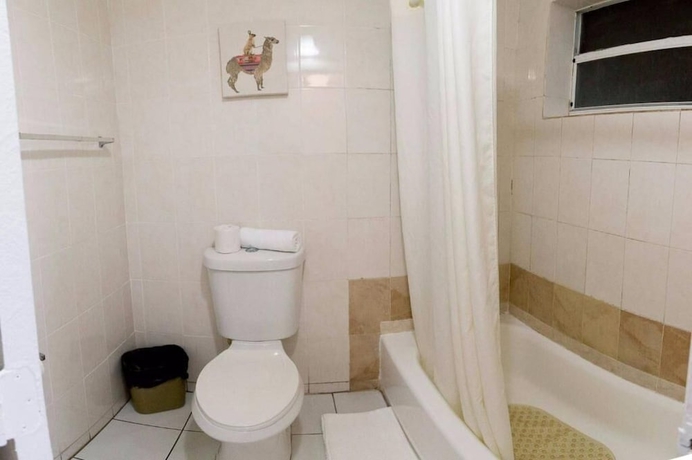 Imagen de la habitación del Hotel Gables Inn. Foto 11