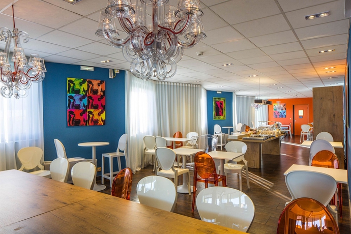 Imagen del bar/restaurante del Hotel Gabriel. Foto 9