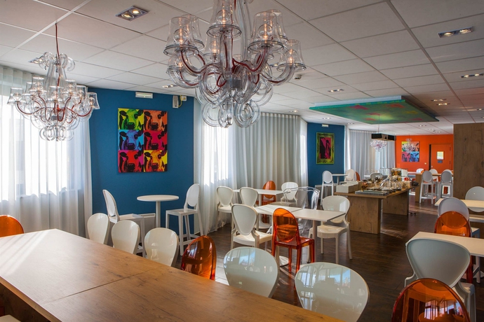 Imagen del bar/restaurante del Hotel Gabriel. Foto 10