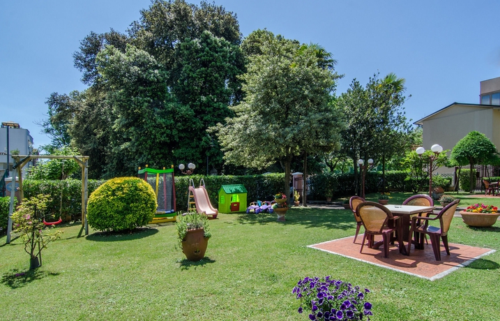 Imagen de los exteriores del Hotel Gabrini. Foto 15