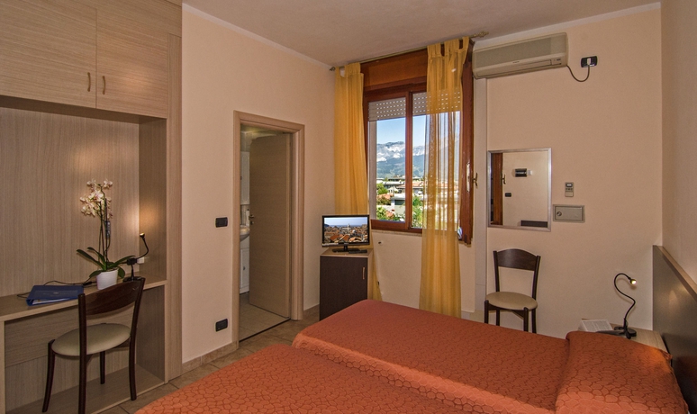 Imagen de la habitación del Hotel Gabrini. Foto 13
