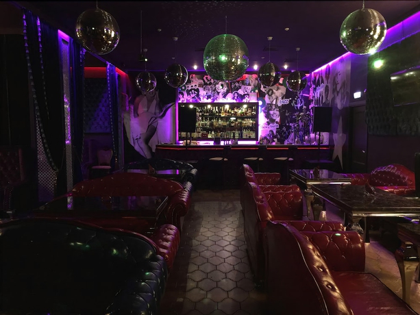 Imagen de los interiores del Hotel Gagarin. Foto 17