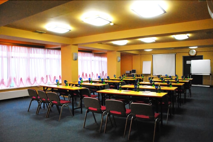 Imagen de los interiores del Hotel Gagarin. Foto 18