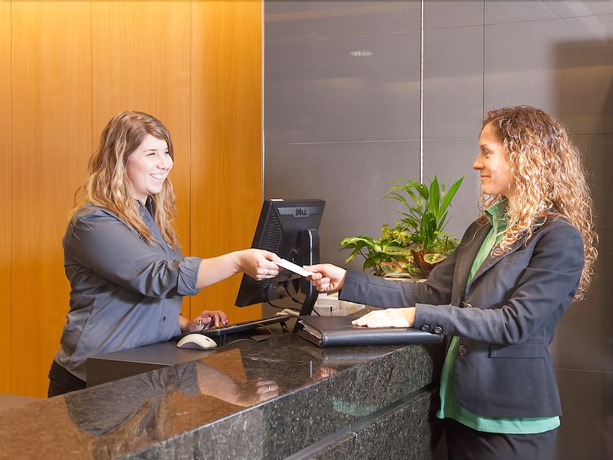 Imagen de los interiores del Hotel Gage Suites At Ubc. Foto 17