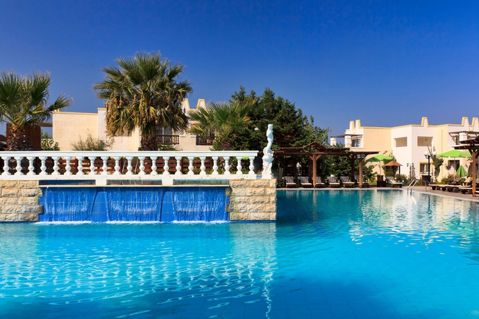 Imagen de la piscina del Hotel Gaia Royal. Foto 13