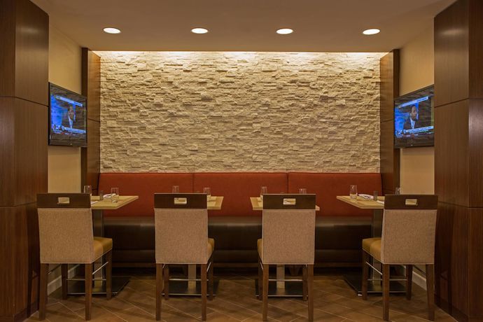 Imagen del bar/restaurante del Hotel Gaithersburg Marriott Washingtonian Center. Foto 7