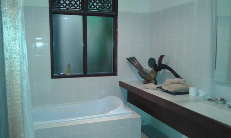 Imagen de la habitación del Hotel Gajah Biru Bungalows. Foto 5