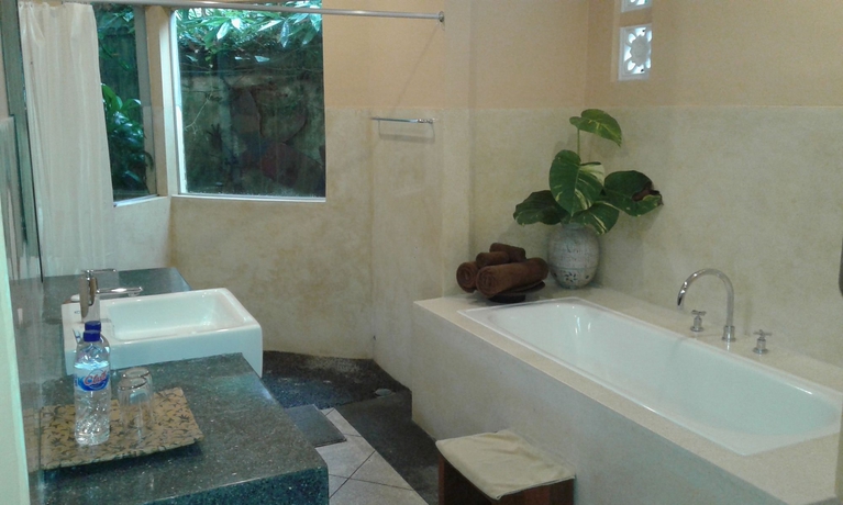 Imagen de la habitación del Hotel Gajah Biru Bungalows. Foto 13