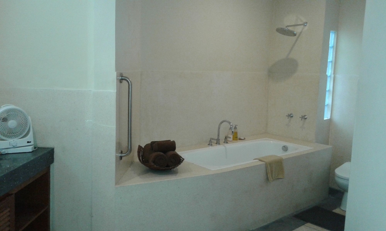 Imagen de la habitación del Hotel Gajah Biru Bungalows. Foto 15