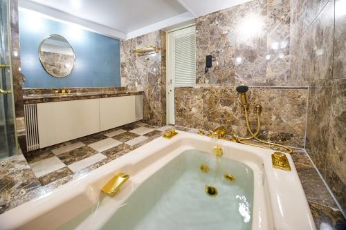 Imagen de la habitación del Hotel Gajoen Tokyo. Foto 14