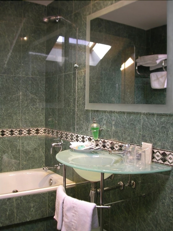 Imagen de la habitación del Hotel Galaico, Collado Villalba. Foto 17