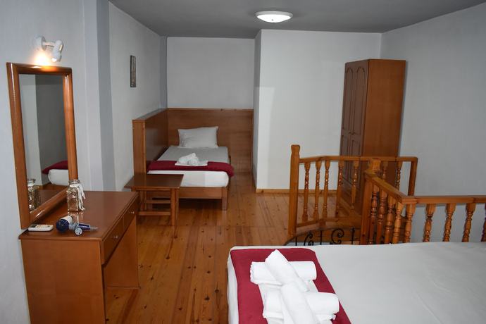 Imagen de la habitación del Hotel Galanis. Foto 13