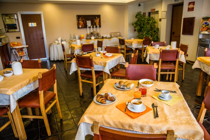 Imagen del bar/restaurante del Hotel Galant. Foto 2