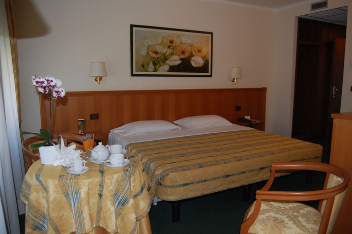 Imagen de la habitación del Hotel Galant. Foto 13