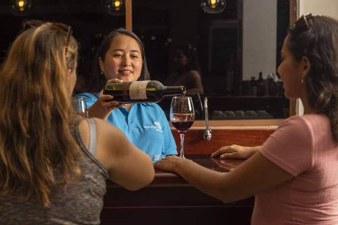 Imagen del bar/restaurante del Hotel Galapagos Planet. Foto 2