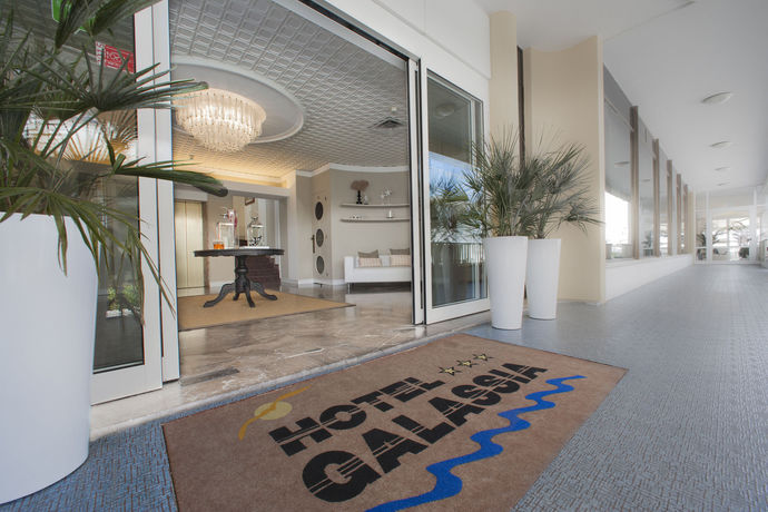 Imagen de los interiores del Hotel Galassia. Foto 8