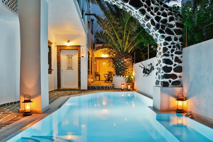 Imagen de la piscina del Hotel Galatia Villas. Foto 10