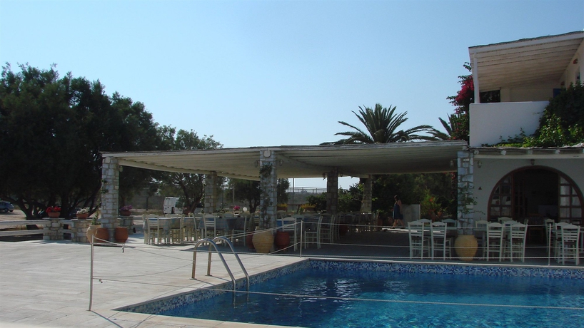 Imagen de la piscina del Hotel Galatis. Foto 11