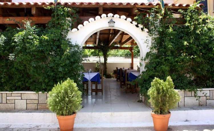 Imagen de la habitación del Hotel Galaxidi. Foto 9