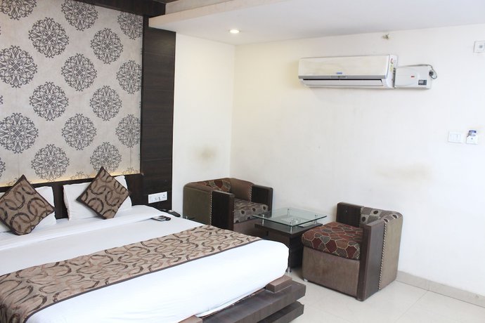 Imagen de la habitación del Hotel Galaxy, Allahabad. Foto 12
