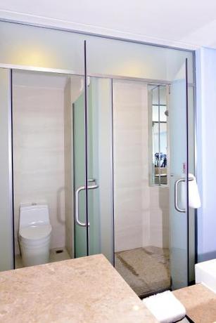 Imagen de la habitación del Hotel Galaxy Bay Resort. Foto 6