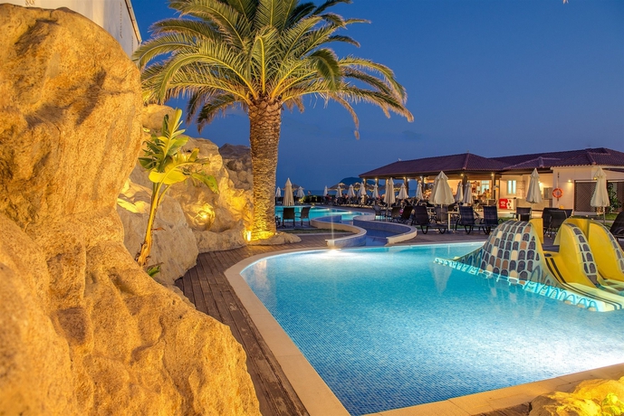 Imagen de la piscina del Hotel Galaxy Beach Resort, BW Premier Collection. Foto 15