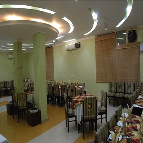 Imagen del bar/restaurante del Hotel Galaxy, Dehradun. Foto 5
