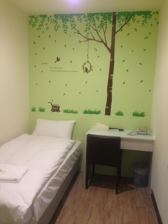 Imagen de la habitación del Hotel Galaxy Mini Inn. Foto 23