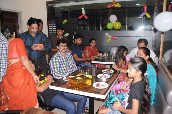 Imagen del bar/restaurante del Hotel Galaxy Residency. Foto 4