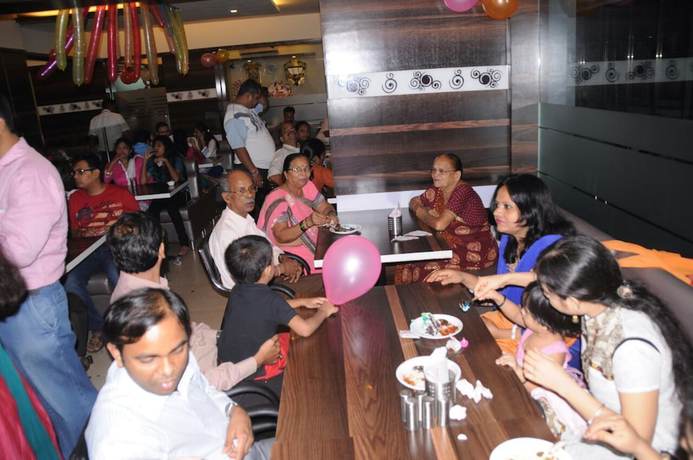 Imagen del bar/restaurante del Hotel Galaxy Residency. Foto 6