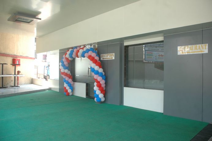 Imagen de los interiores del Hotel Galaxy Residency. Foto 9