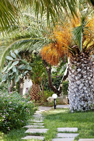 Imagen de los exteriores del Hotel Galaxy Suites Boutique Resort. Foto 10