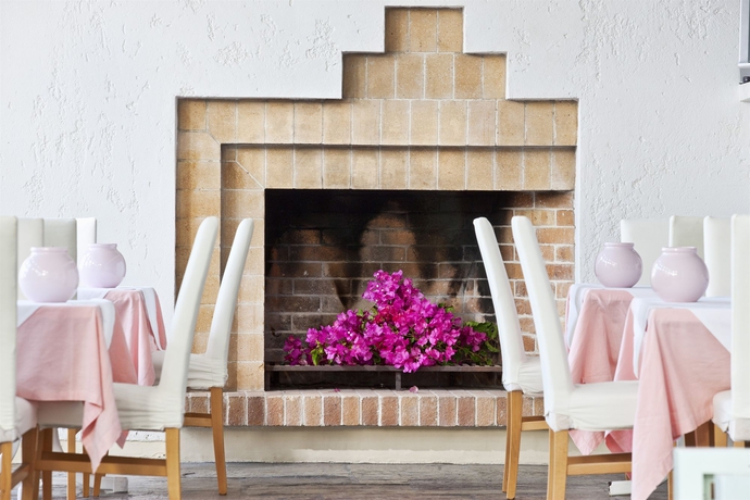 Imagen del bar/restaurante del Hotel Galaxy Suites Boutique Resort. Foto 5