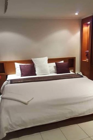 Imagen de la habitación del Hotel Galaxy Suites. Foto 5