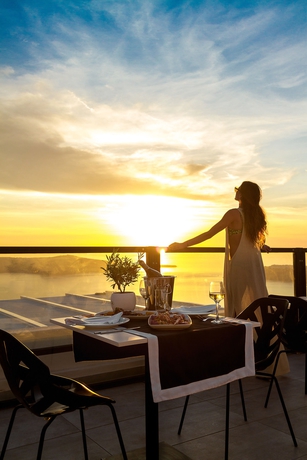 Imagen del bar/restaurante del Hotel Galaxy Suites and Villas. Foto 3