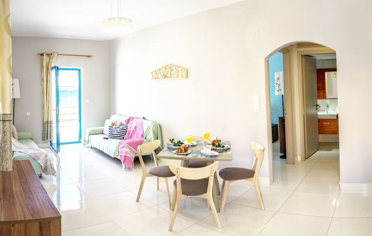 Imagen de la habitación del Hotel Galazio Beach Resort. Foto 7