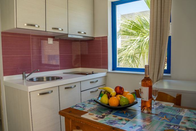 Imagen de la habitación del Hotel Galazio Beach Resort. Foto 9