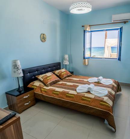 Imagen de la habitación del Hotel Galazio Beach Resort. Foto 16