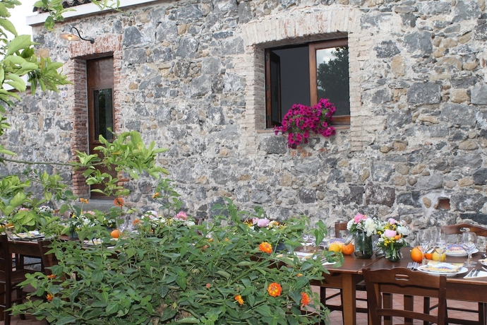 Imagen de los exteriores del Hotel Galea. Foto 17