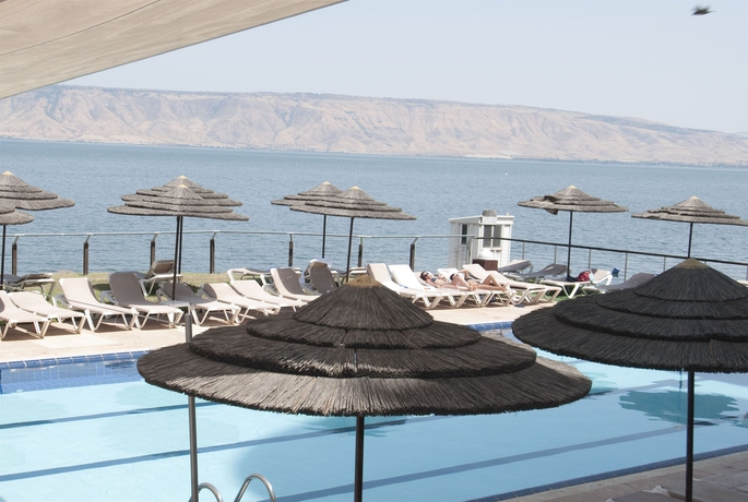 Imagen de la piscina del Hotel Galei Kinnereth. Foto 9