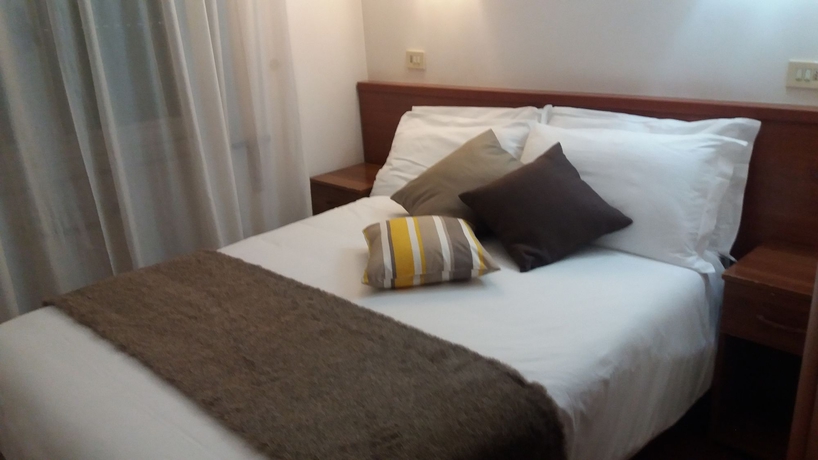 Imagen de la habitación del Hotel Galeno. Foto 7