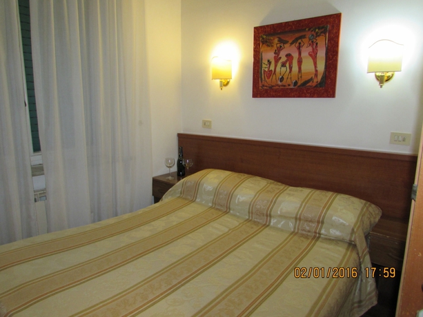 Imagen de la habitación del Hotel Galeno. Foto 8