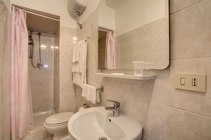 Imagen de la habitación del Hotel Galeno. Foto 10