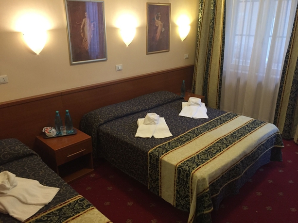 Imagen de la habitación del Hotel Galeno. Foto 12