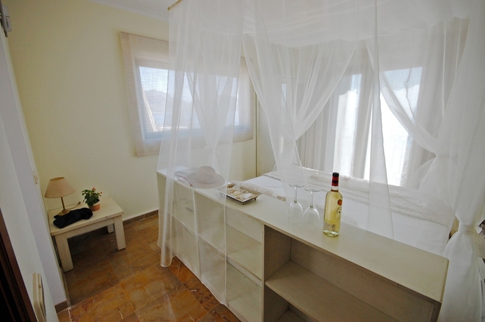 Imagen de la habitación del Hotel Galeon Suites. Foto 7