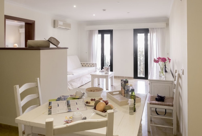 Imagen de la habitación del Hotel Galeon Suites. Foto 9