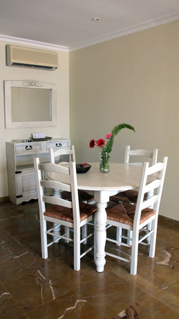 Imagen de la habitación del Hotel Galeon Suites. Foto 13