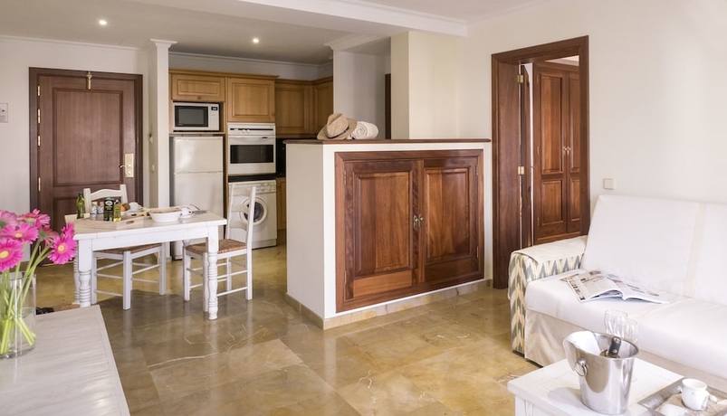 Imagen de la habitación del Hotel Galeon Suites. Foto 19