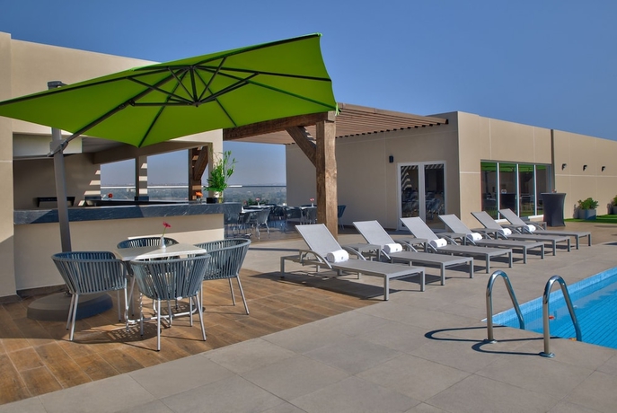 Imagen de la piscina del Hotel Galeria Plaza Irapuato. Foto 19