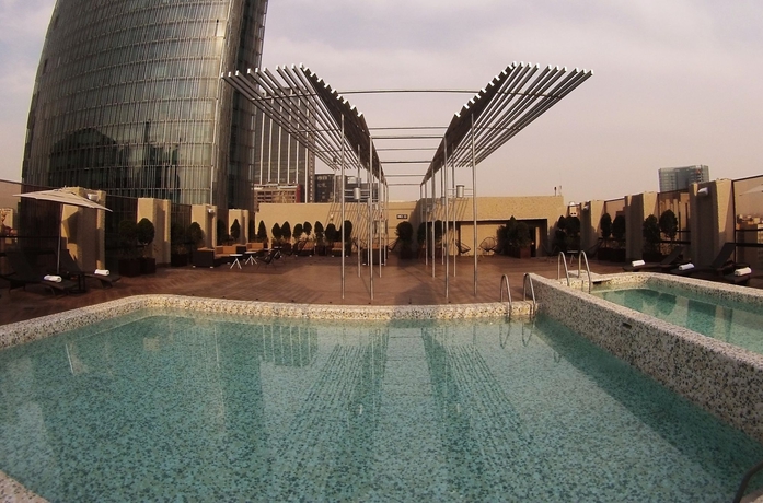 Imagen de la piscina del Hotel Galeria Plaza Reforma. Foto 13